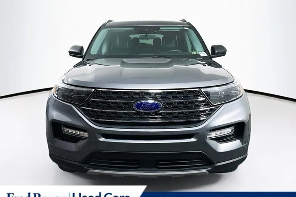 2023 Ford Explorer XLT photo 1