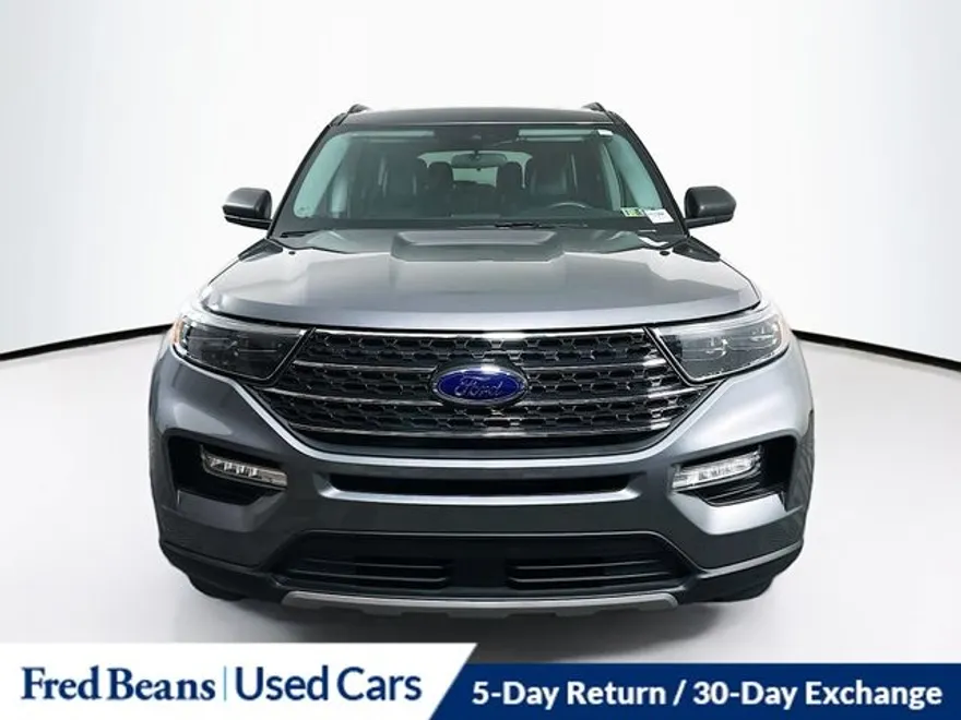 2023 Ford Explorer XLT photo 1
