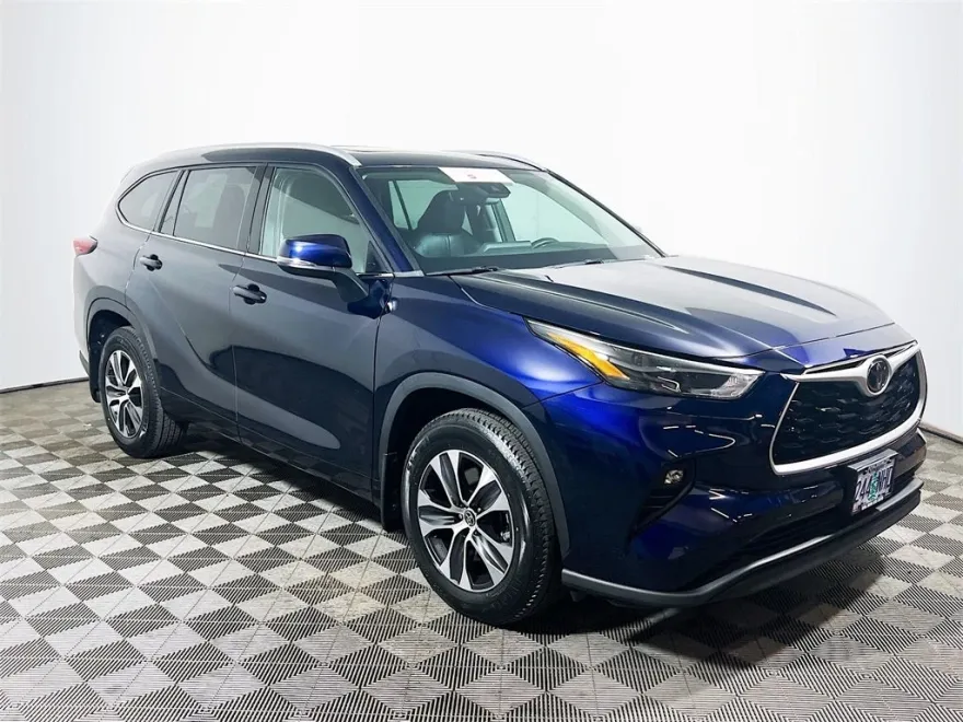 2022 Toyota Highlander XLE photo 1