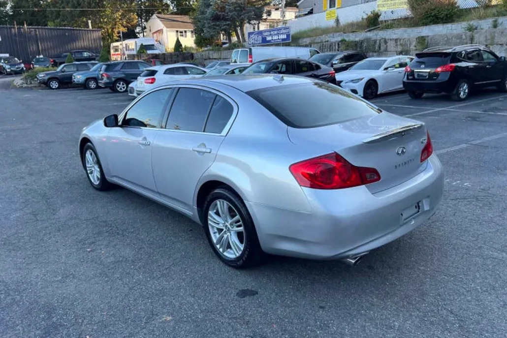 2011 Infiniti G25 photo 1