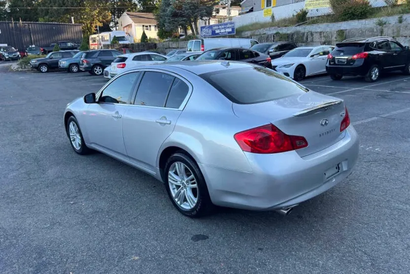 2011 Infiniti G25 photo 1