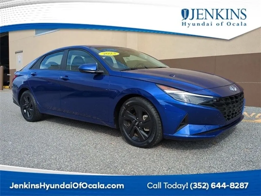 2023 Hyundai Elantra SEL photo 1