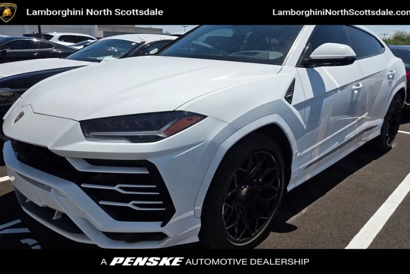 2021 Lamborghini Urus photo 1