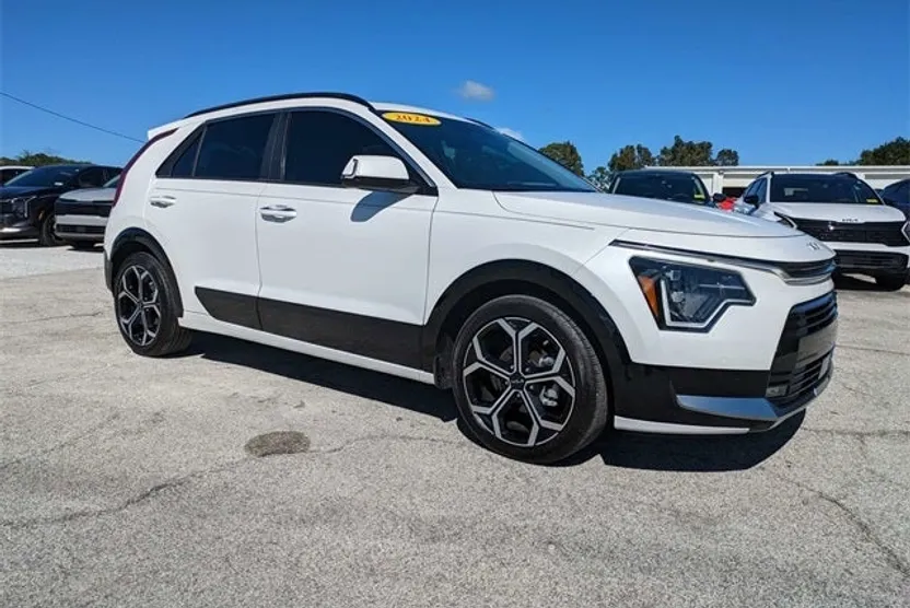 2024 Kia Niro Plug-In Hybrid SX photo 1