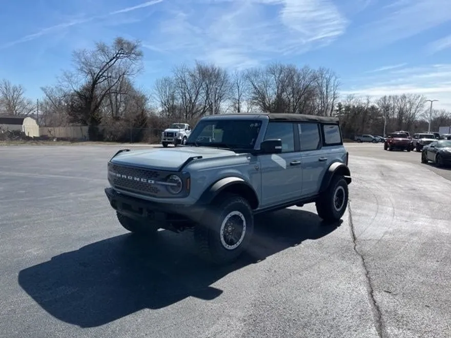2024 Ford Bronco Badlands photo 1
