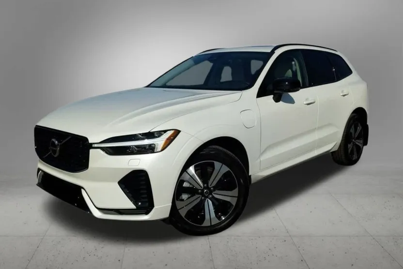 2025 Volvo XC60 Hybrid T8 Core photo 1