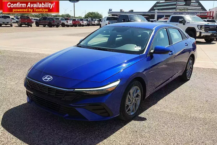 2024 Hyundai Elantra SEL photo 1