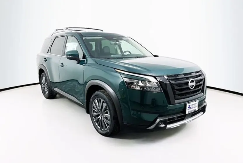 2025 Nissan Pathfinder SL photo 1