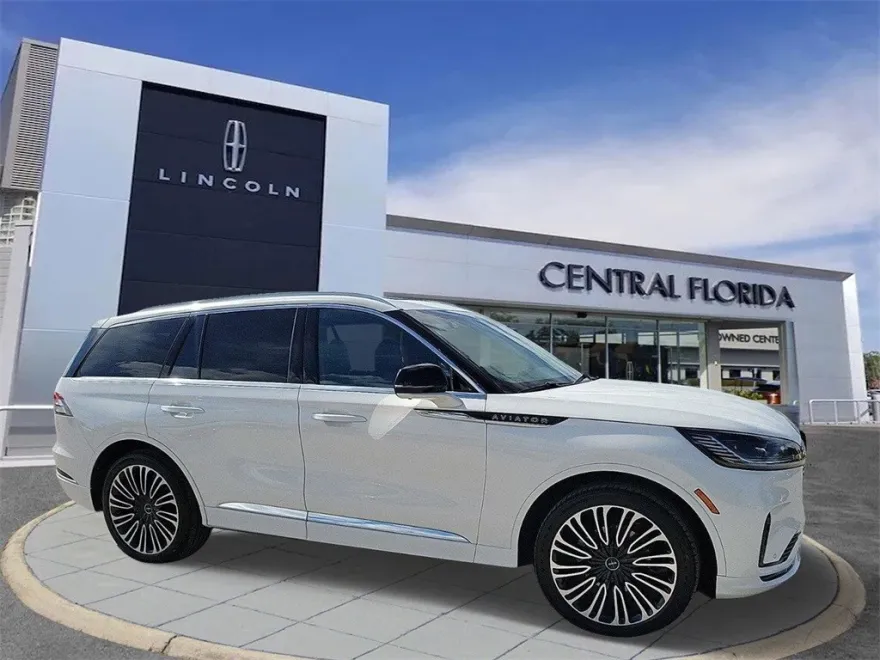 2025 Lincoln Aviator Black Label photo 1