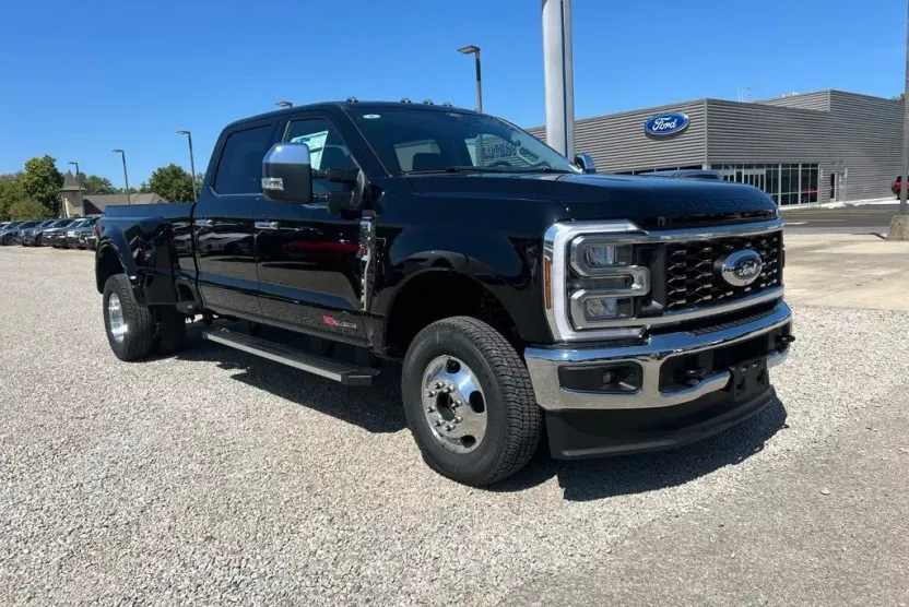 2026 Ford F-350 Lariat photo 1