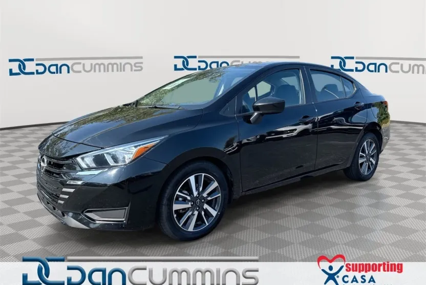 2023 Nissan Versa 1.6 SV photo 1