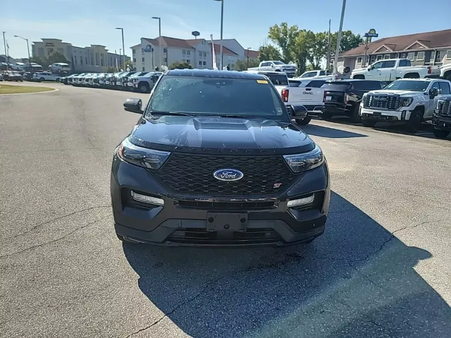 2021 Ford Explorer ST photo 1