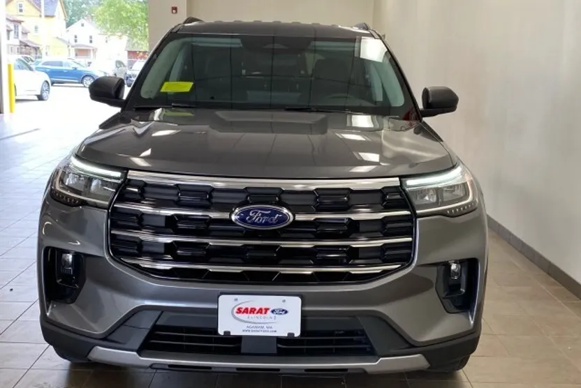 2025 Ford Explorer photo 1