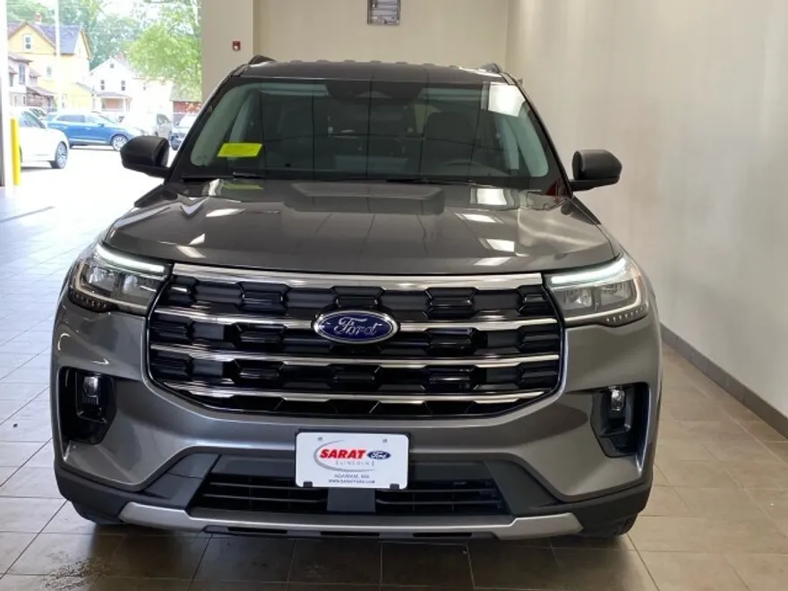 2025 Ford Explorer photo 1