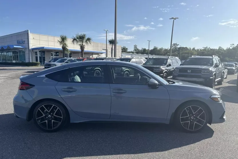 2022 Honda Civic Hatchback Sport Touring photo 1