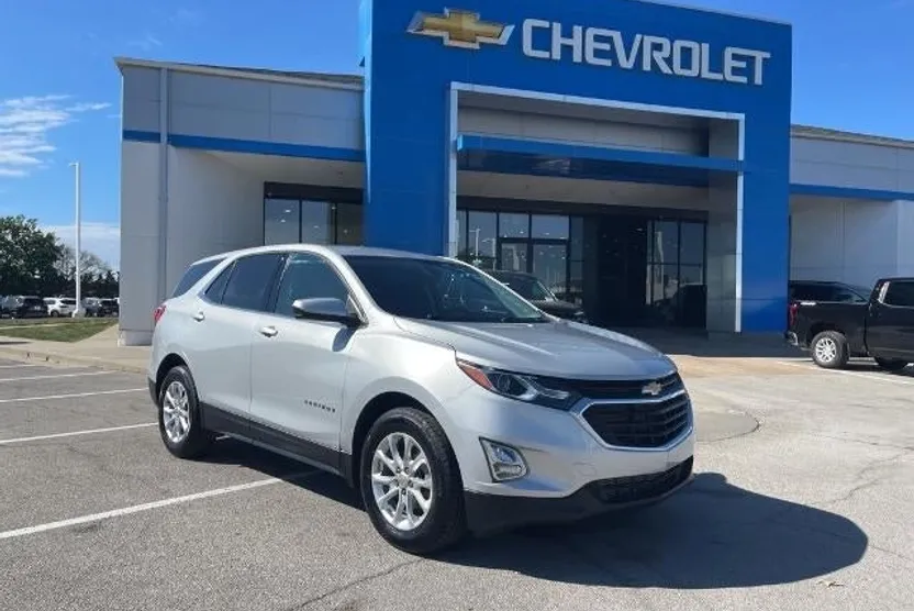 2020 Chevrolet Equinox LT photo 1