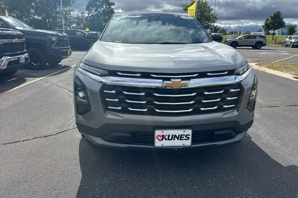 2026 Chevrolet Equinox LT photo 1