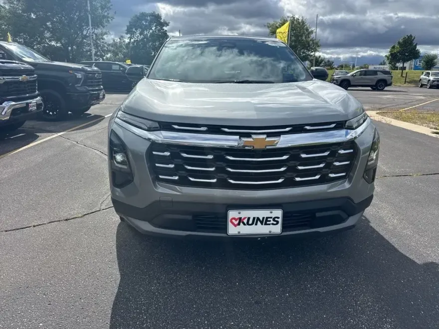 2026 Chevrolet Equinox LT photo 1