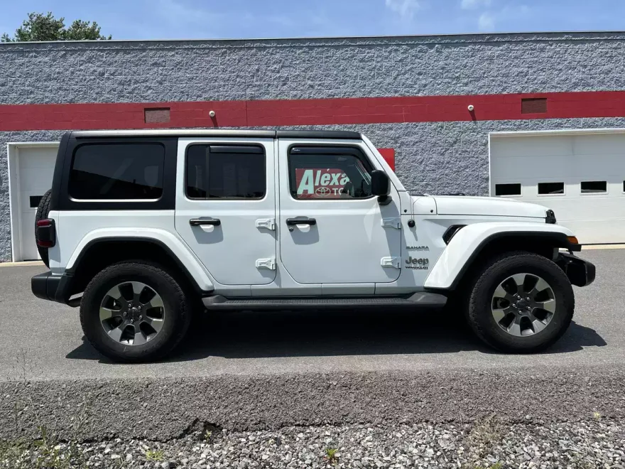 2022 Jeep Wrangler Unlimited Sahara photo 1