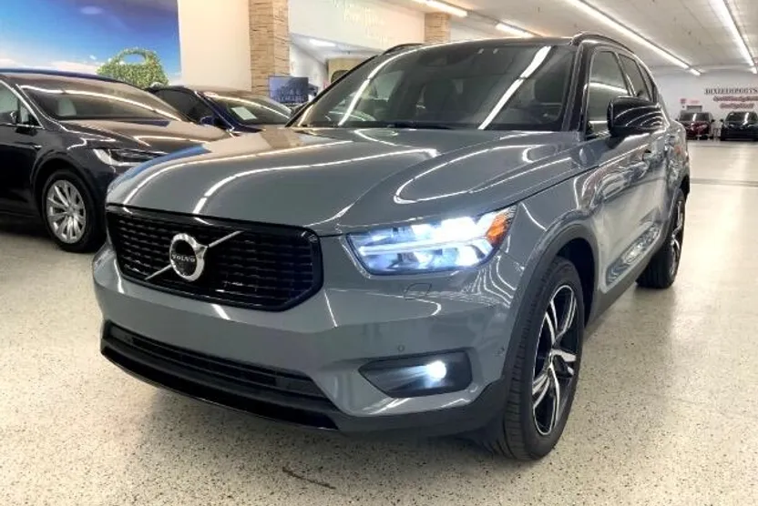 2020 Volvo XC40 T5 AWD R-Design photo 1