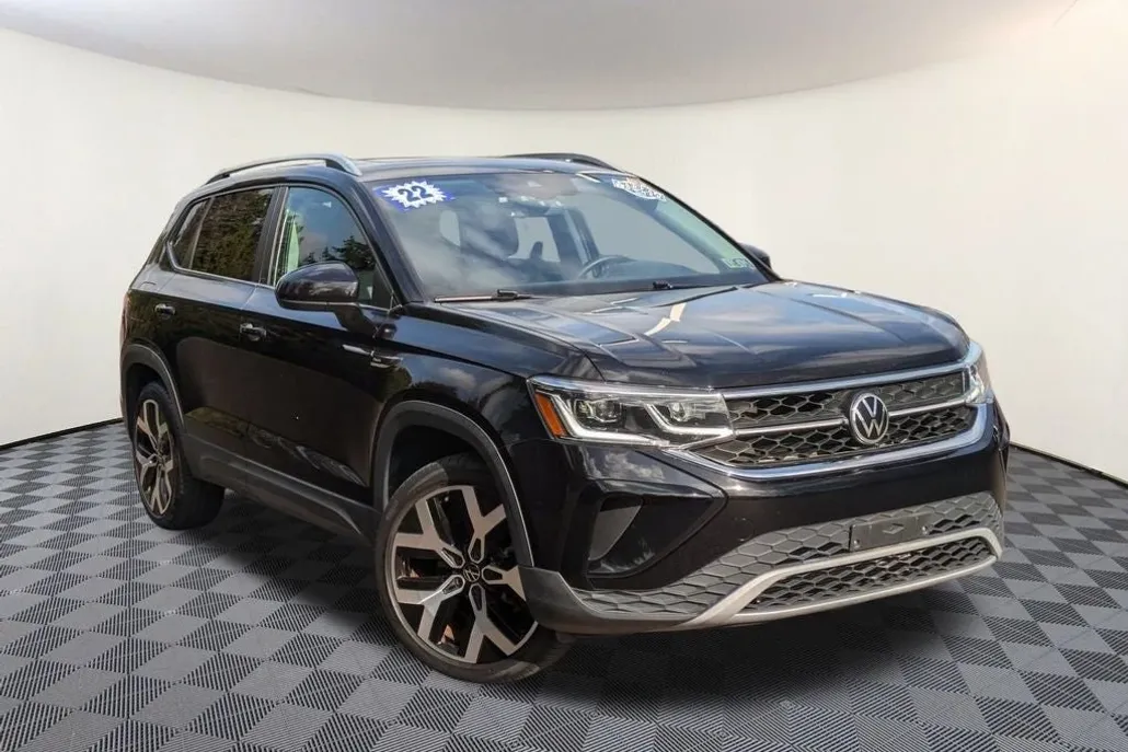 2022 Volkswagen Taos SEL photo 1