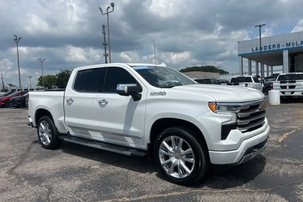 2024 Chevrolet Silverado 1500 High Country photo 1