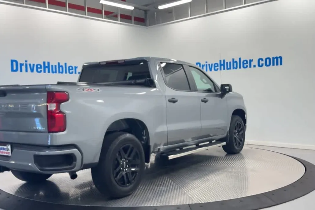 2025 Chevrolet Silverado 1500 Custom photo 1