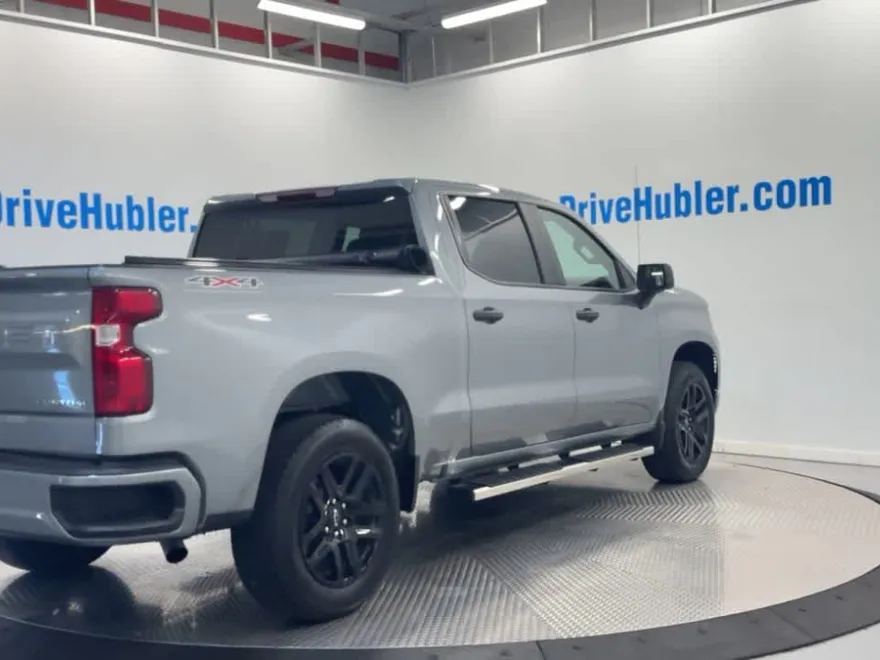 2025 Chevrolet Silverado 1500 Custom photo 1