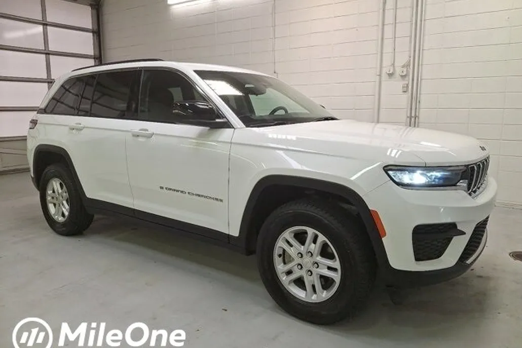 2023 Jeep Grand Cherokee Laredo photo 1