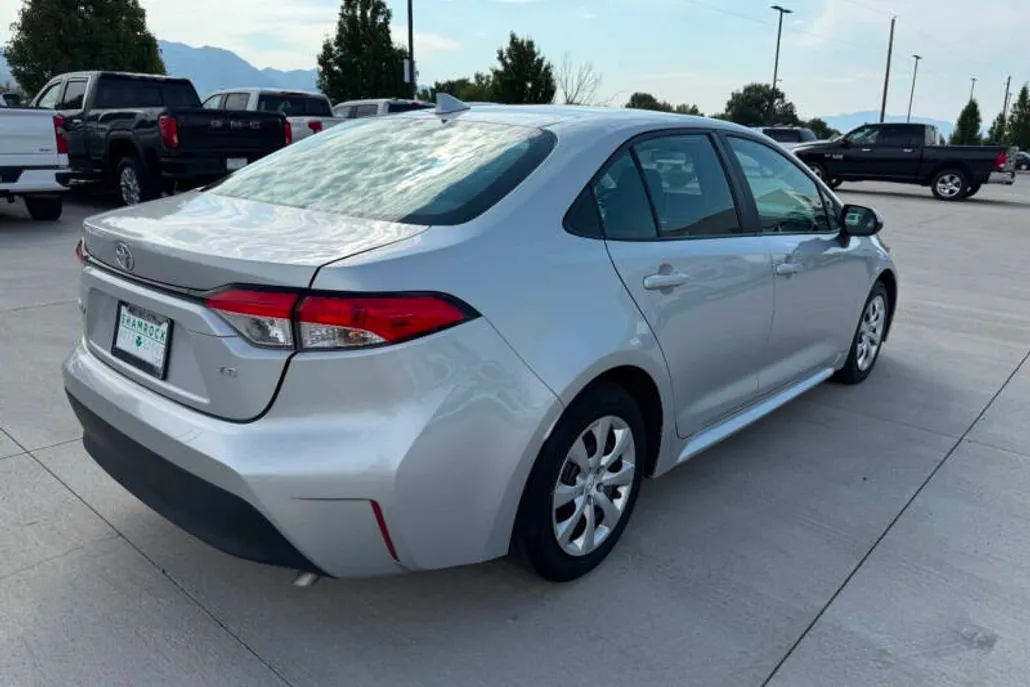 2024 Toyota Corolla LE photo 1