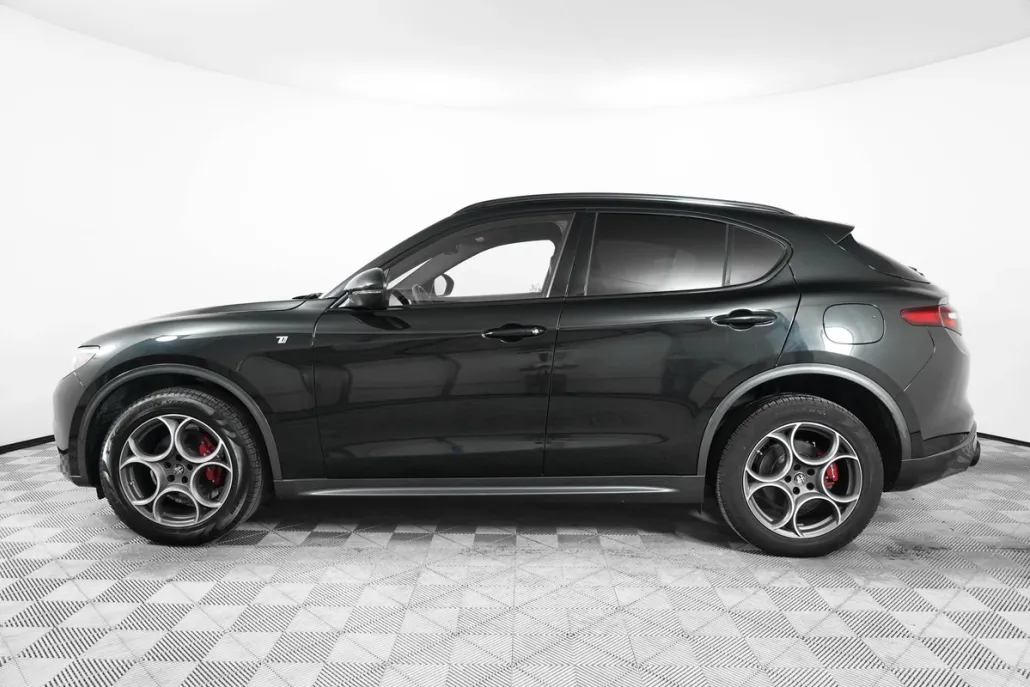 2022 Alfa Romeo Stelvio Ti photo 1