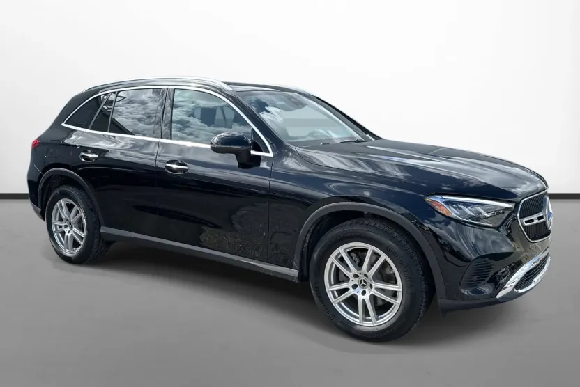 2025 Mercedes Benz GLC 300 photo 1