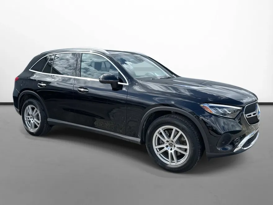 2025 Mercedes Benz GLC 300 photo 1