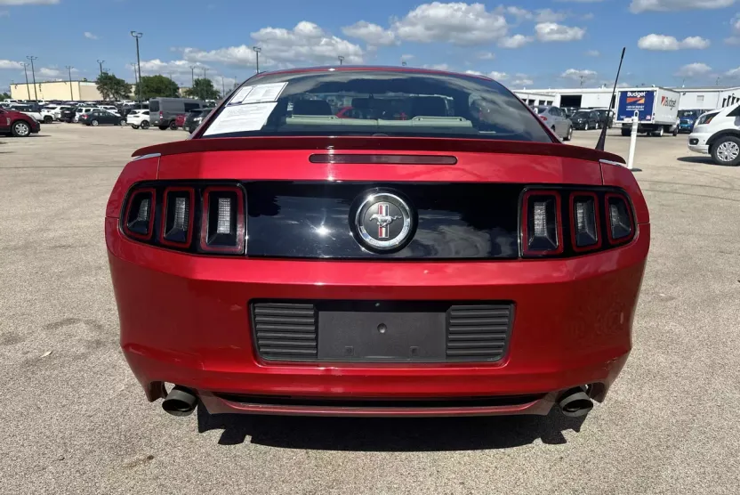 2013 Ford Mustang V6 Premium photo 1