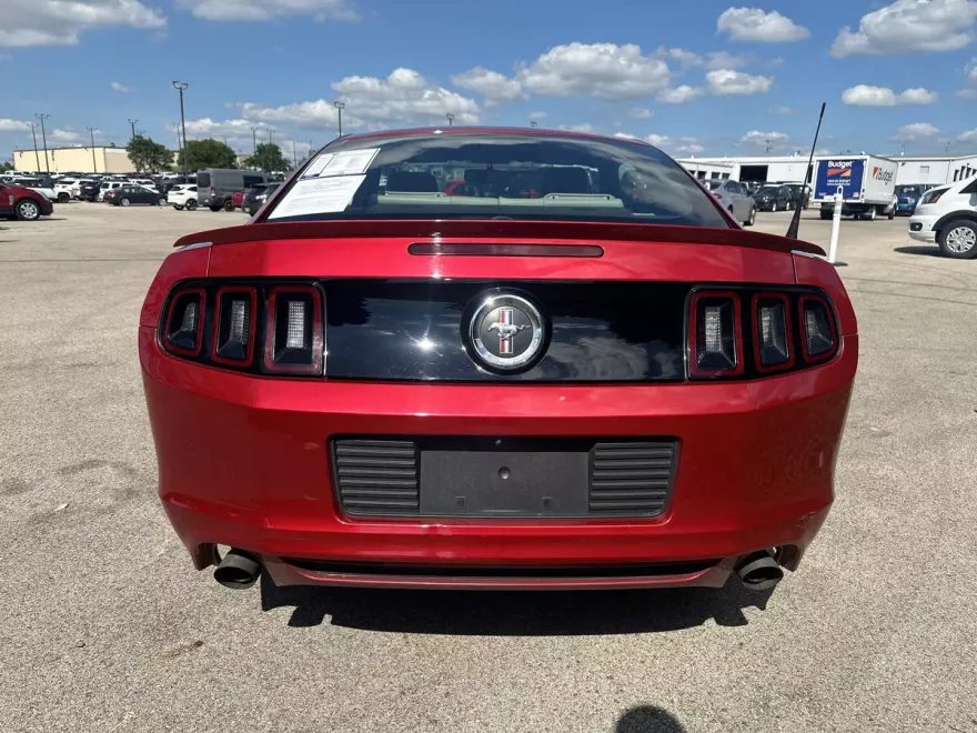 2013 Ford Mustang V6 Premium photo 1