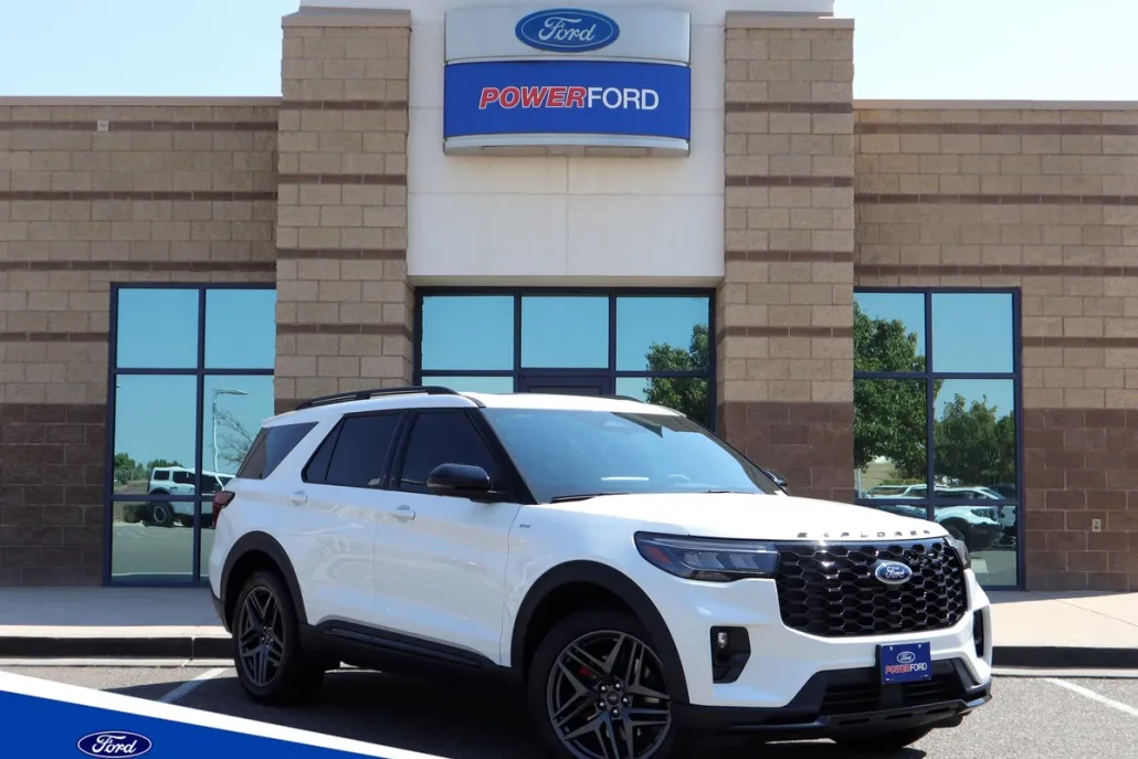 2025 Ford Explorer ST-Line photo 1