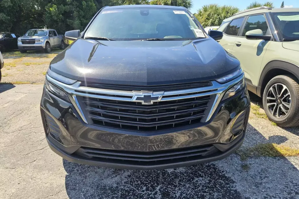 2023 Chevrolet Equinox LS photo 1