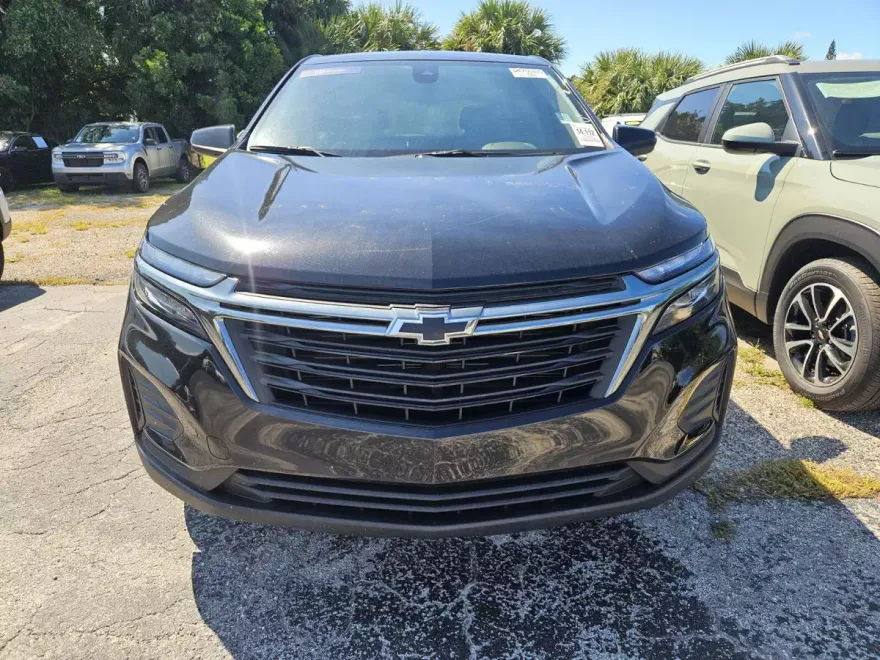 2023 Chevrolet Equinox LS photo 1