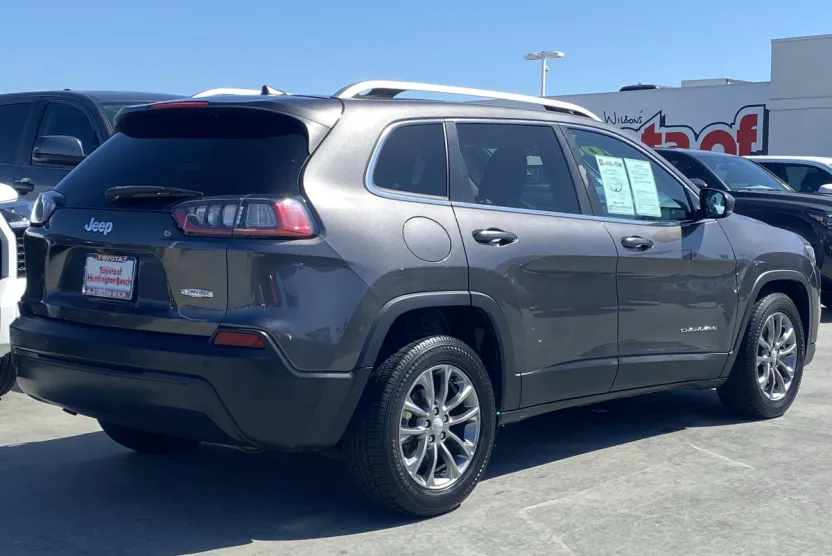 2019 Jeep Cherokee Sport Latitude photo 1