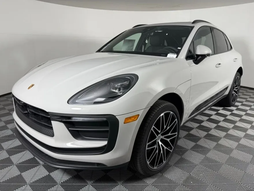 2025 Porsche Macan T photo 1