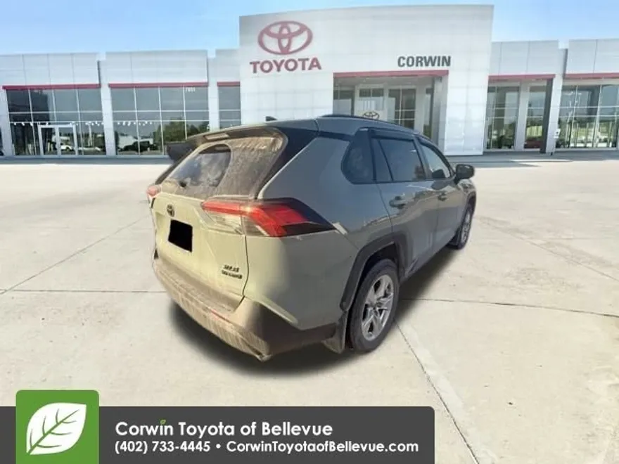 2020 Toyota RAV4 XLE photo 1