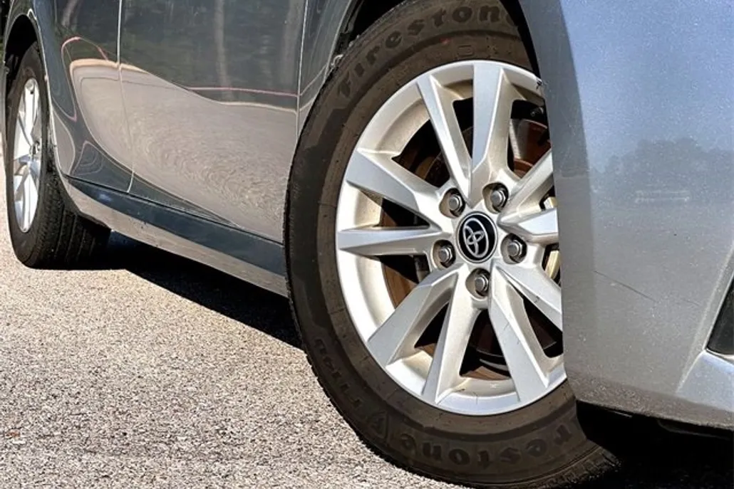 2025 Toyota Camry LE photo 1