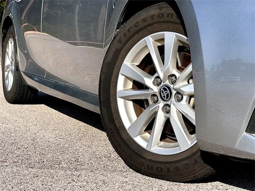 2025 Toyota Camry LE photo 1