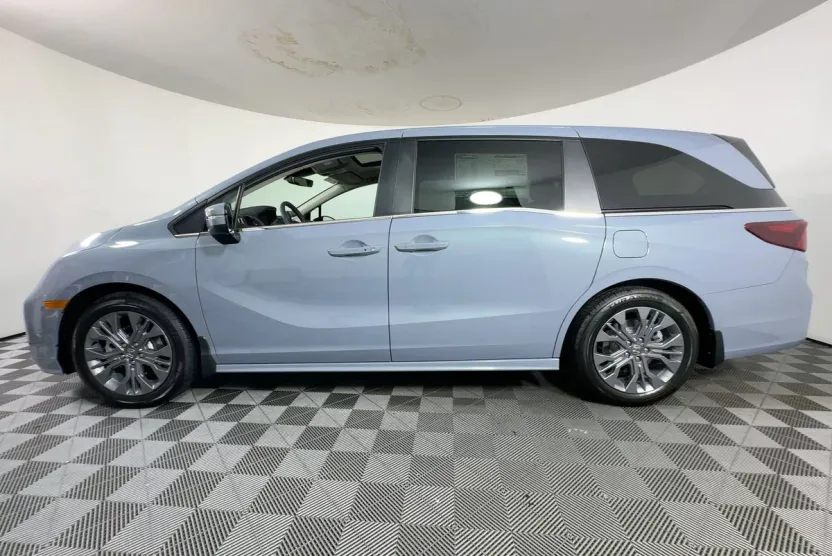 2026 Honda Odyssey Touring photo 1
