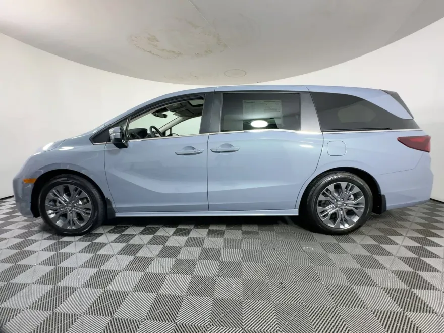 2026 Honda Odyssey Touring photo 1