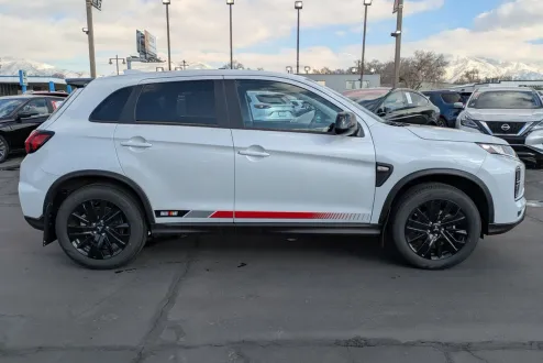 2024 Mitsubishi Outlander Sport ES LE SE photo 2