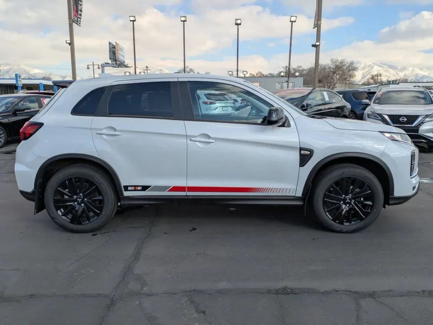 2024 Mitsubishi Outlander Sport ES LE SE photo 2