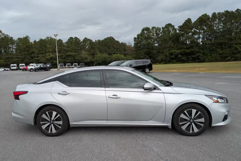 2019 Nissan Altima 2.5 SV photo 1
