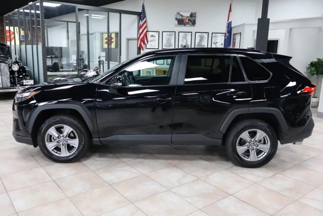 2024 Toyota RAV4 XLE photo 1