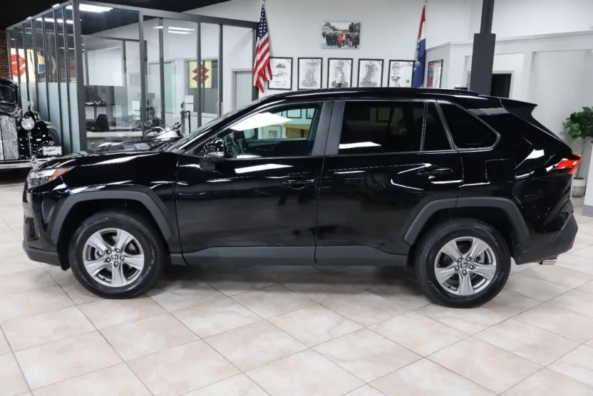 2024 Toyota RAV4 XLE photo 1